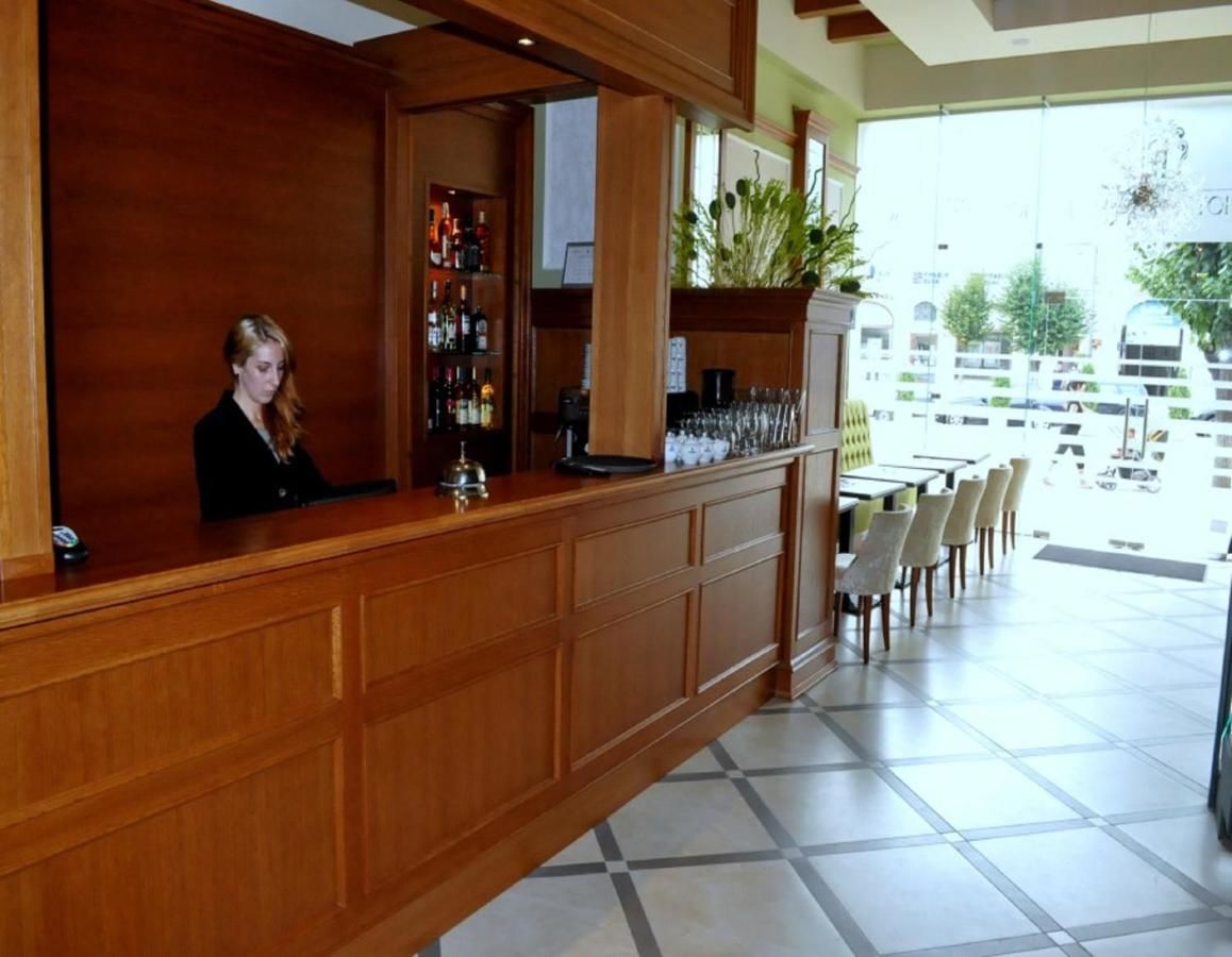 Отель Hotel Palace Turda Турда-8